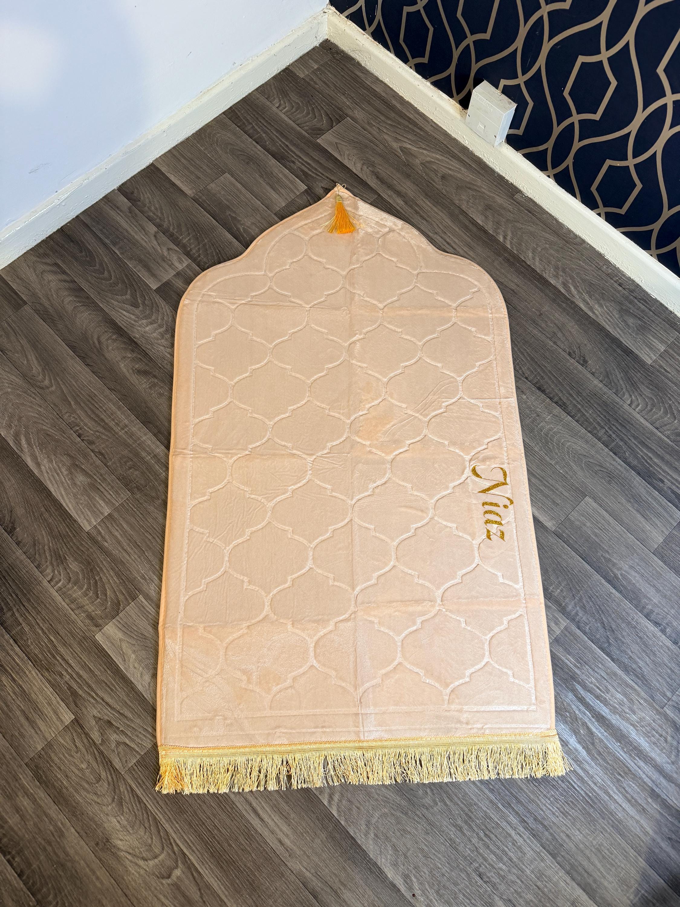 Personalised Prayer Mat I Super Soft Padded Prayer Mat - Comfortable Prayer Mat - Ideal Islamic Gift for Ramadan - Janamaz - Memory Foam Prayer Mat - Flannel praying mat luxury - Prayer rug - Luxury Prayer mat - Pink Prayer mat - Musallah - Sajjadah