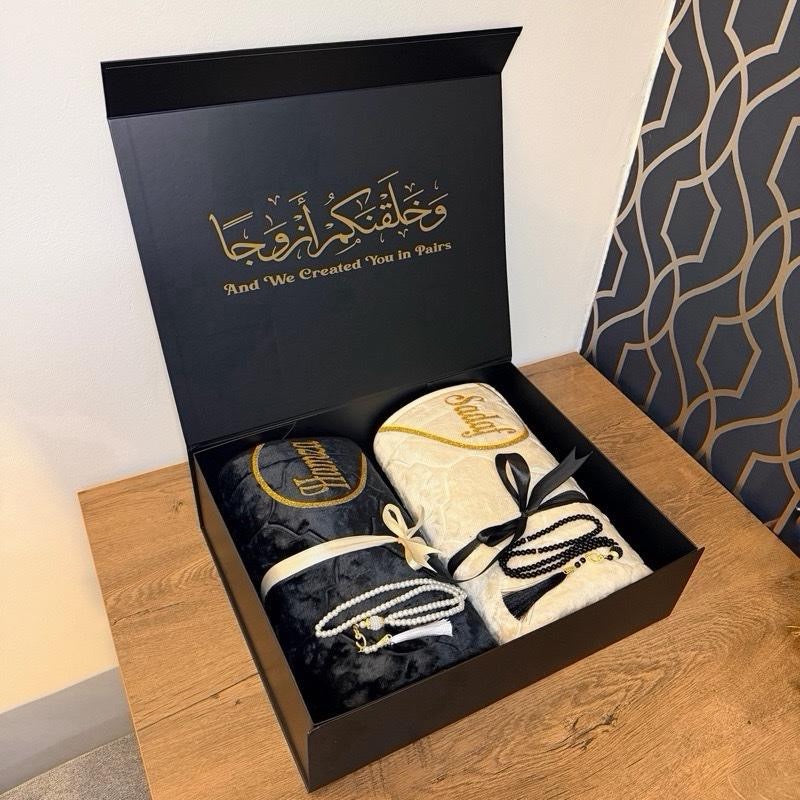 Personalised Couple Prayer Mats Gift Box– Custom Prayer Mats & Tasbeeh